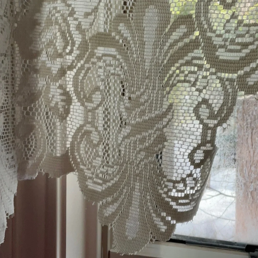 Lace Victorian Rose curtain valance, off white, rose-patterned lace design.